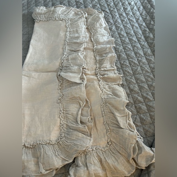 Bella Notte Linen King Shams with Rufflet - Picture 3 of 7